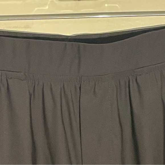 Kenneth Cole women’s Black Athletic Shorts nylon/spandex size medium - Picture 4 of 8